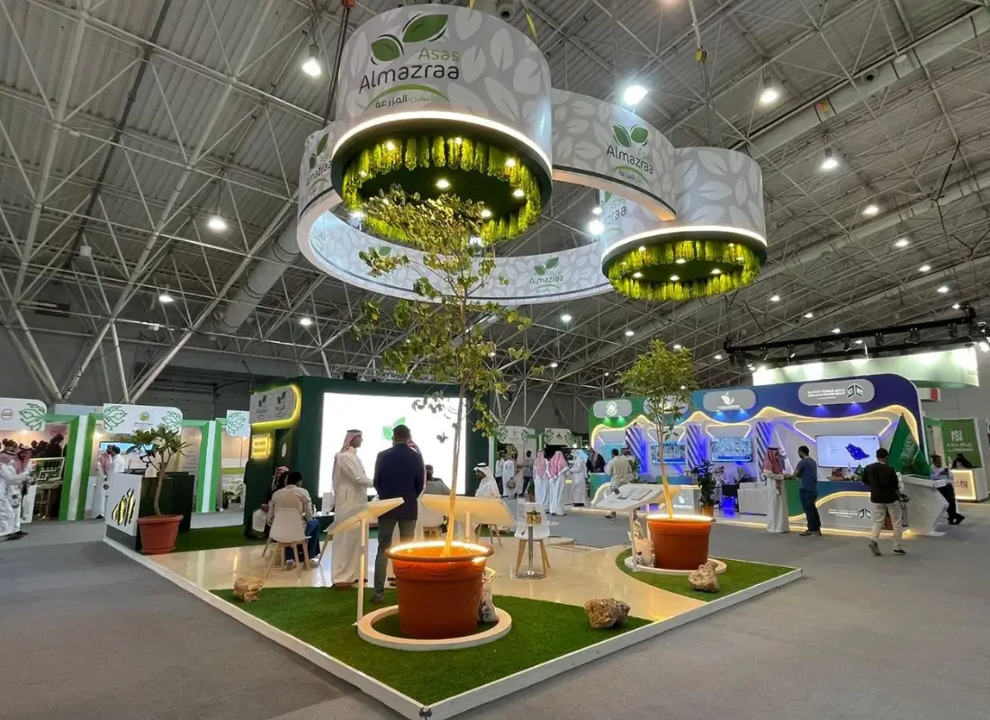 Large-Format & Backlit Graphics